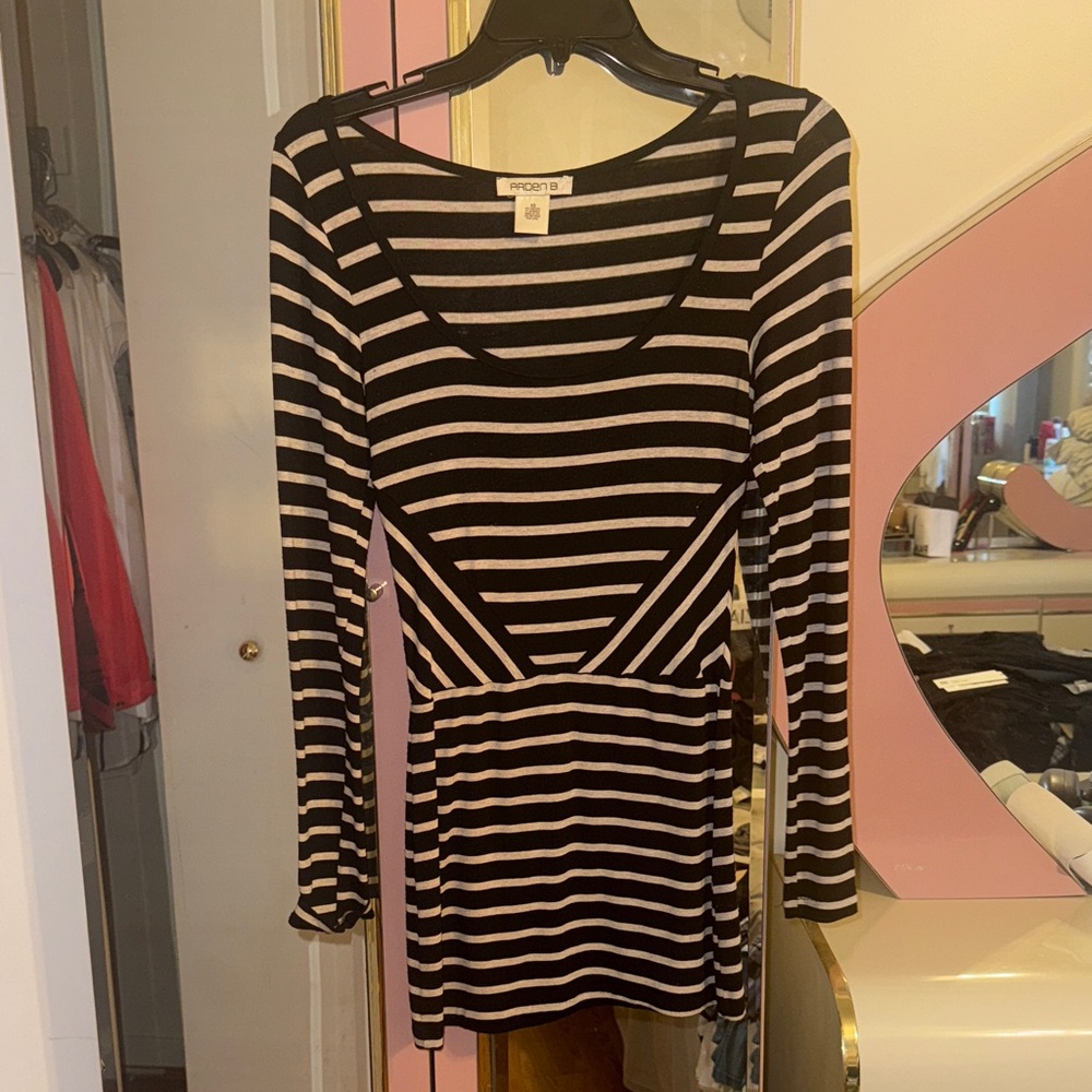 Arden B Black and White Striped Long Sleeve Top